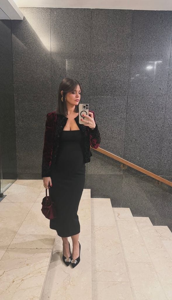Isabelle Junot, embarazada, con look de Navidad.