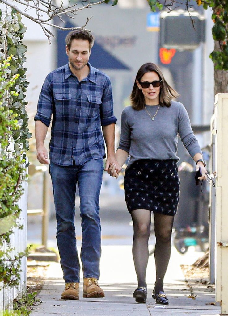 Saturday, November 4, 2023 - Jennifer Garner and her longtime boyfriend, John Miller during a day date in Santa Monica