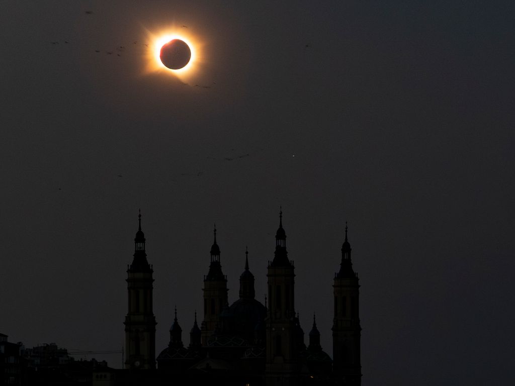 Zaragoza se apaga bajo el eclipse