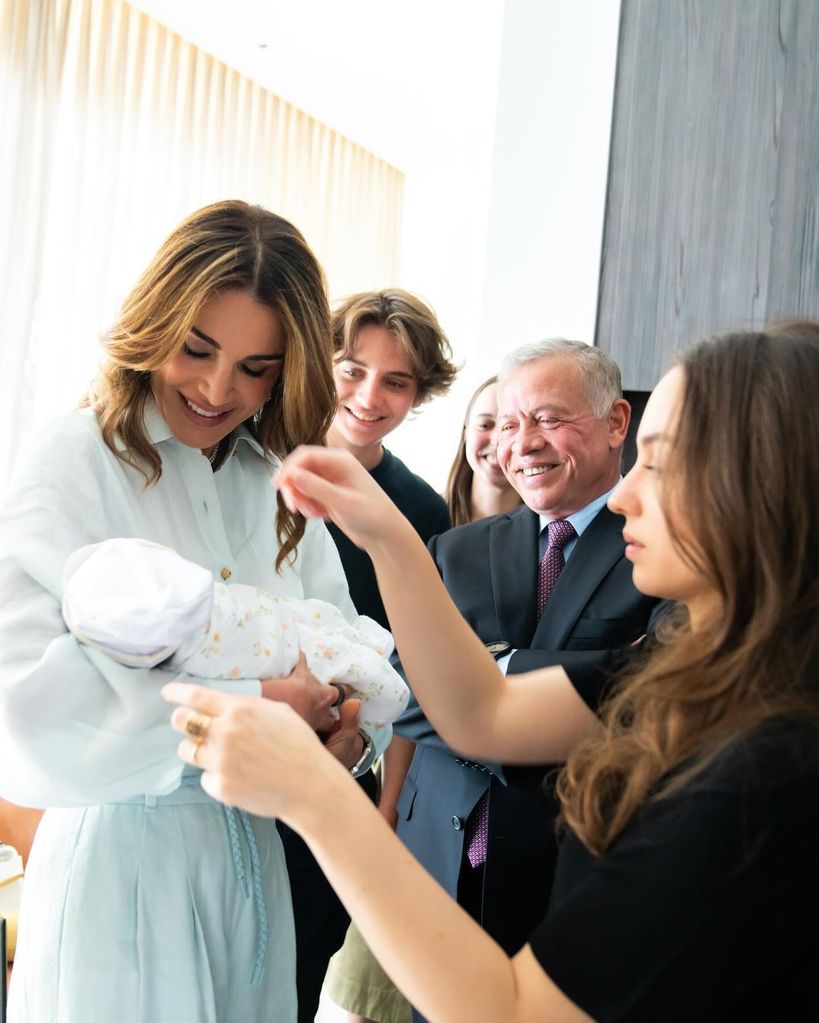 Familia Real Hachemita con la pequeña Iman