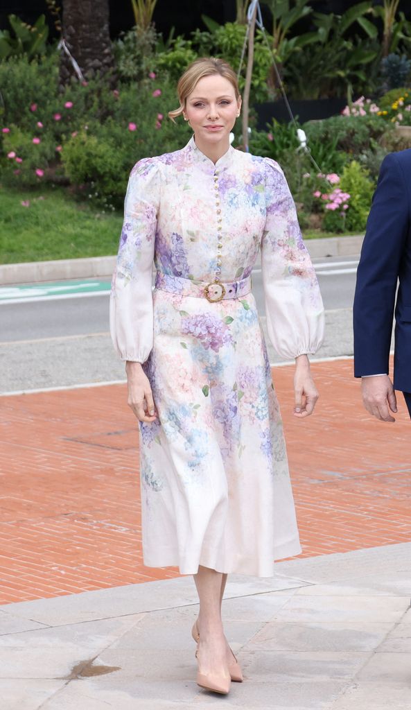 La princesa Charlene de Mónaco recibiendo a Akiko de Japón, 2026.