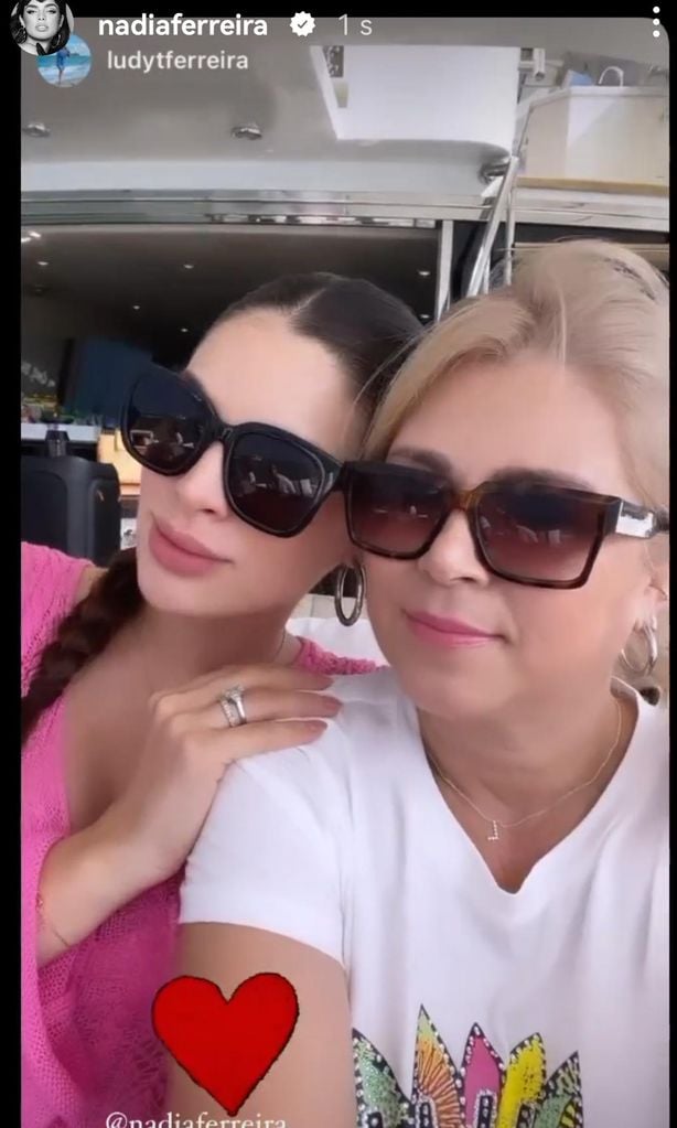 Nadia Ferreira y su mamá