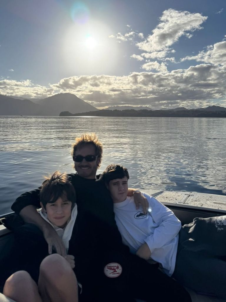 Benjamín con dos de sus hijos mayores