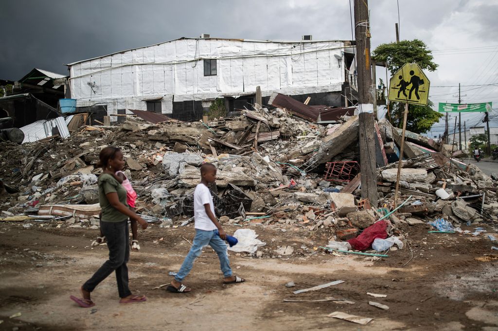 La destrucción provocada por el terremoto de magnitud 7,4 es especialmente visible en Chocó, donde el seísmo ha reducido numerosos edificios a escombros. La tragedia ha dejado al menos 287 fallecidos, miles de heridos y cerca de 379 desaparecidos en Colombia