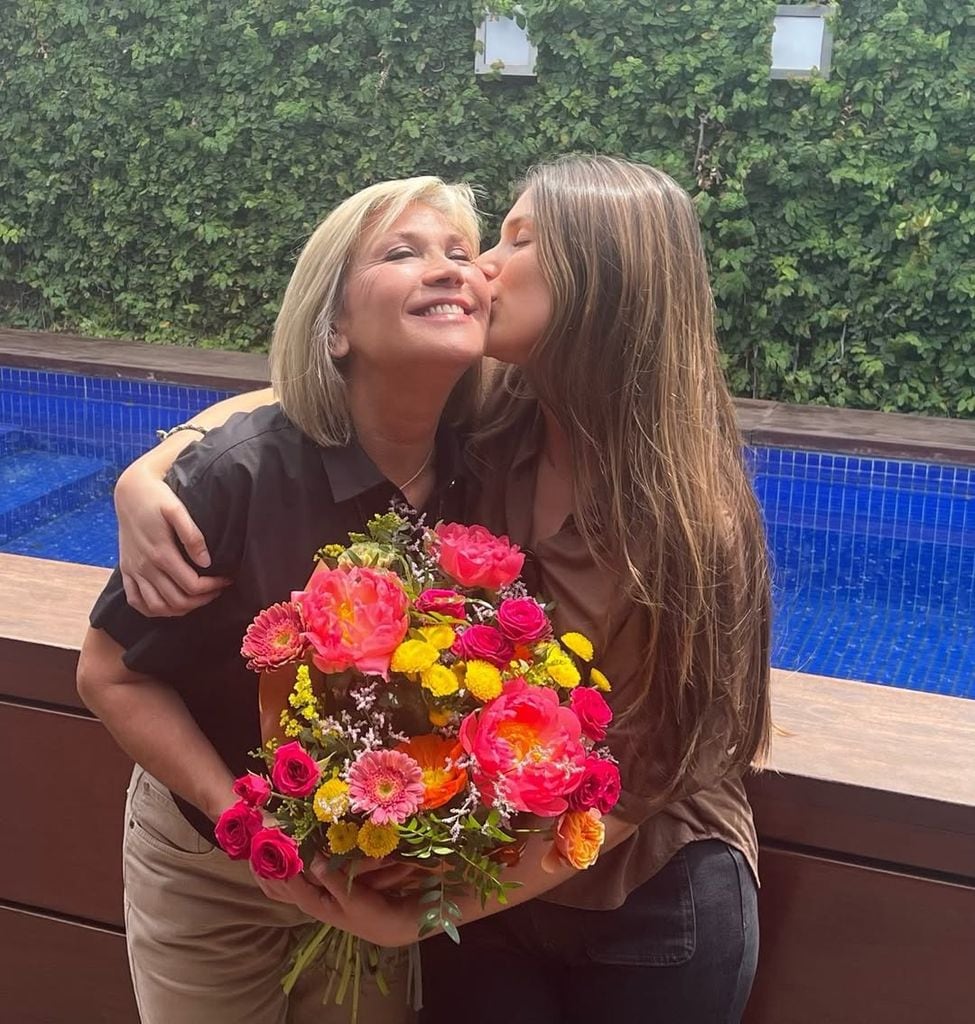 La locutora con su única hija que se casaba en julio de 2025