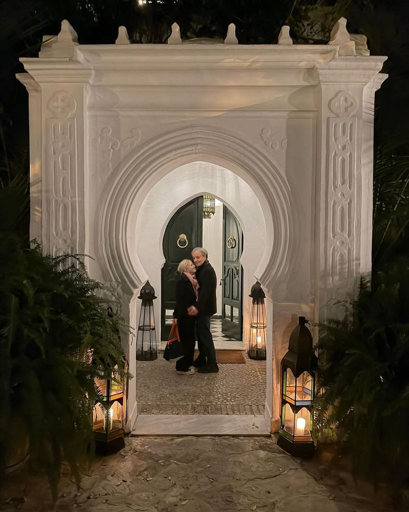 Eugenia Martínez de Irujo y Narcís Rebollo en la que fue residencia de Yves Saint Laurent en Tánger