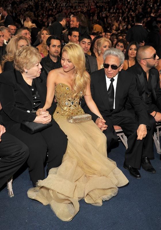 Shakira junto a sus padres