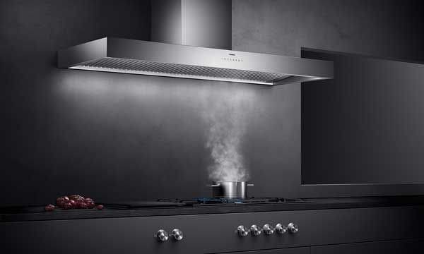 Con un diseño minimalista e industrial, Gaggenau (gaggenau.com) ofrece una campana silenciosa y altamente efectiva y una placa flexible, que se adapta a recipientes de diferentes formas y tamaños.
