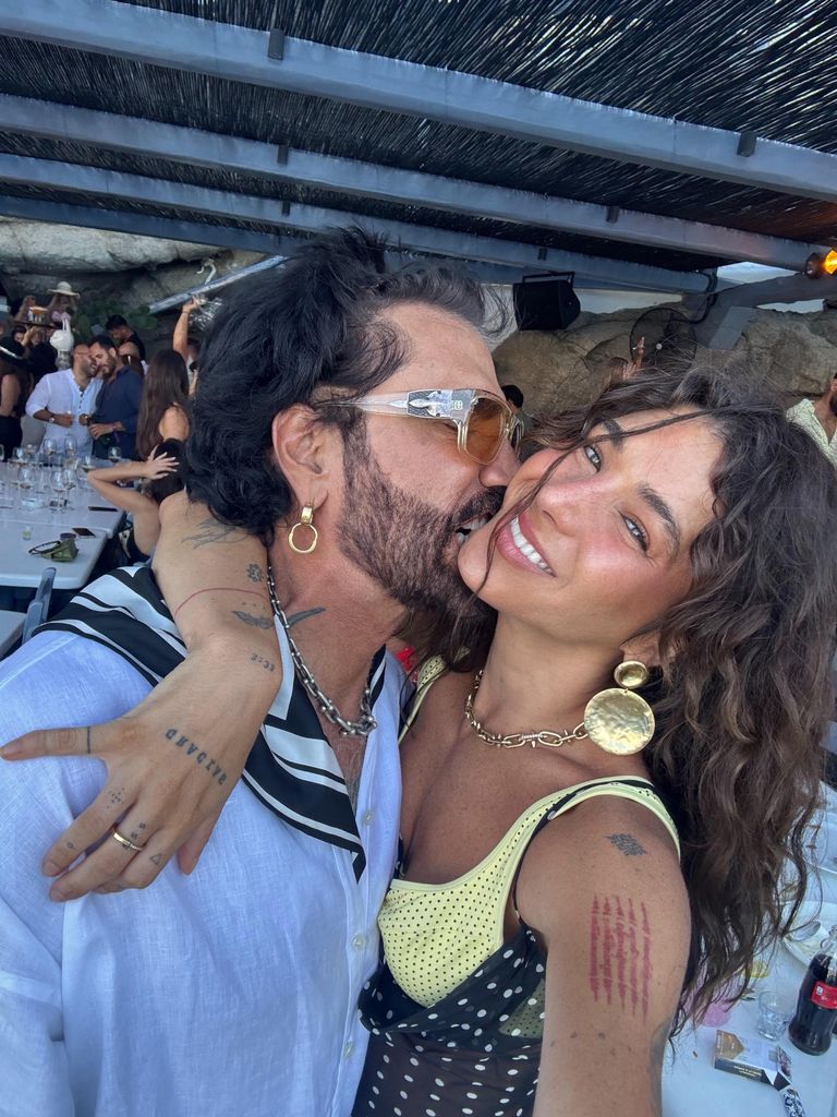 Alejandro Fernández abre su corazón y le dedica un mensaje lleno de ternura a Karla Laveaga en su día especial