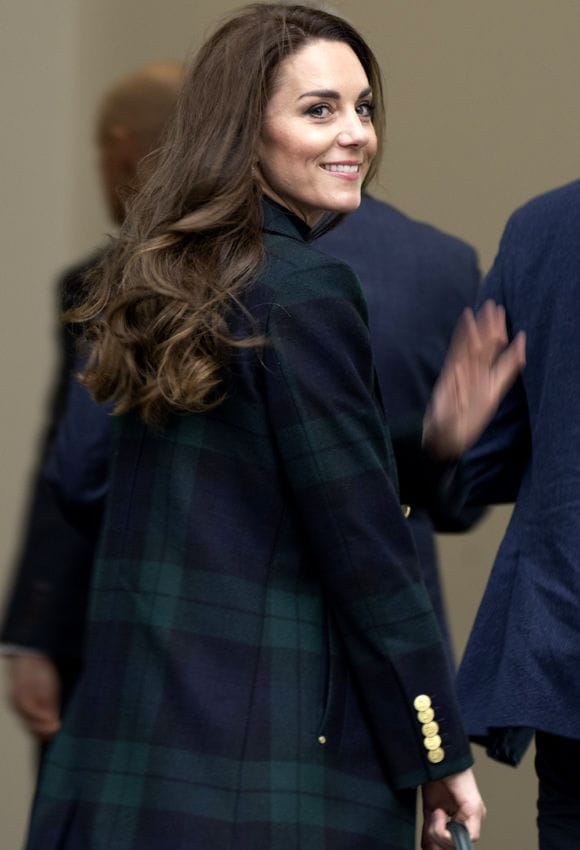Kate Middleton con abrigo de cuadros