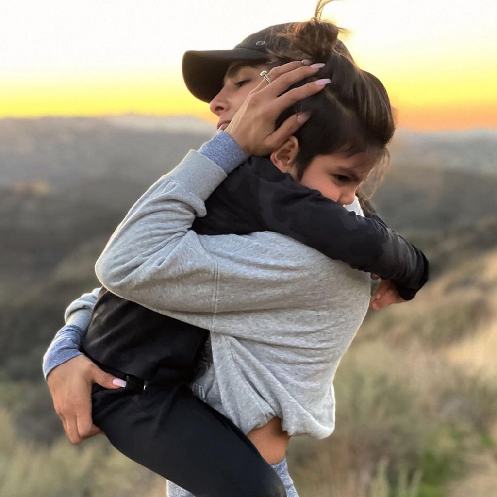Alejandra Espinoza y su hijo Matteo
