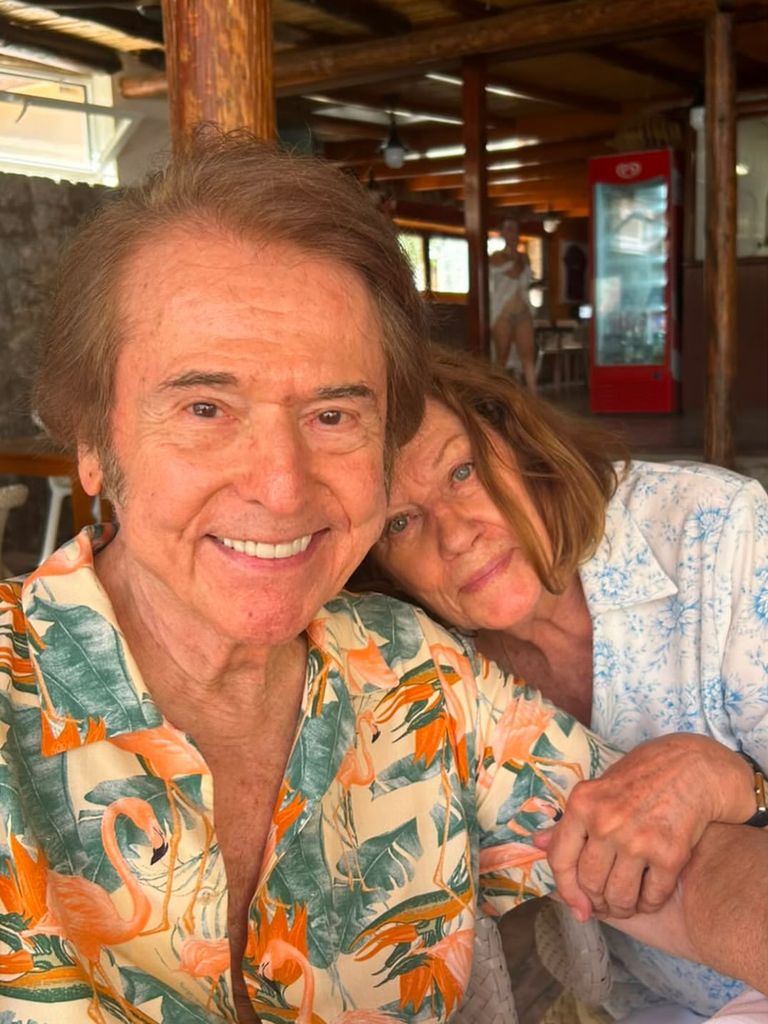 Raphael y Natalia Figueroa, en la imagen compartida por su hijo Manuel