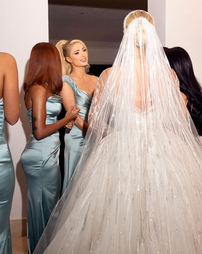 Lele Pons con sus damas de honor, como Paris Hilton