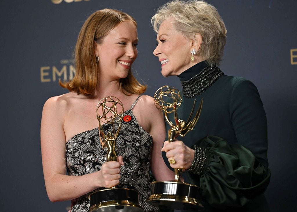 Hannah Einbinder y Jean Smart, ganadoras en los Premios Emmy 2025 por 'Hacks'