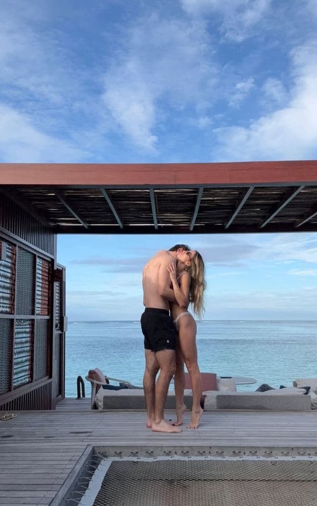 Antonio Mauri y su esposa en Maldivas