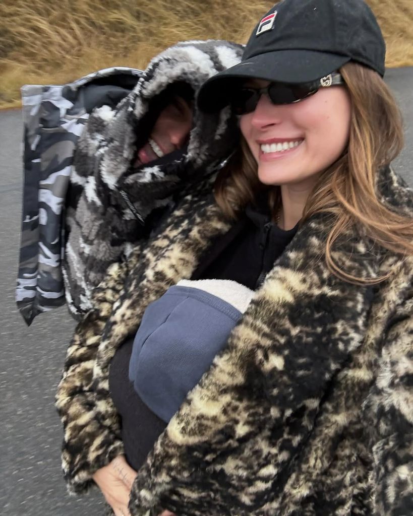 Hailey Bieber con Justin Bieber y su hijo