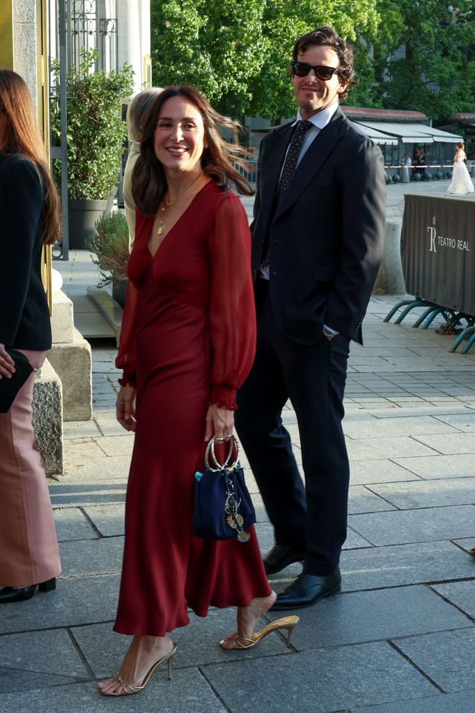 Tamara Falco pierde un zapato en el Teatro Real