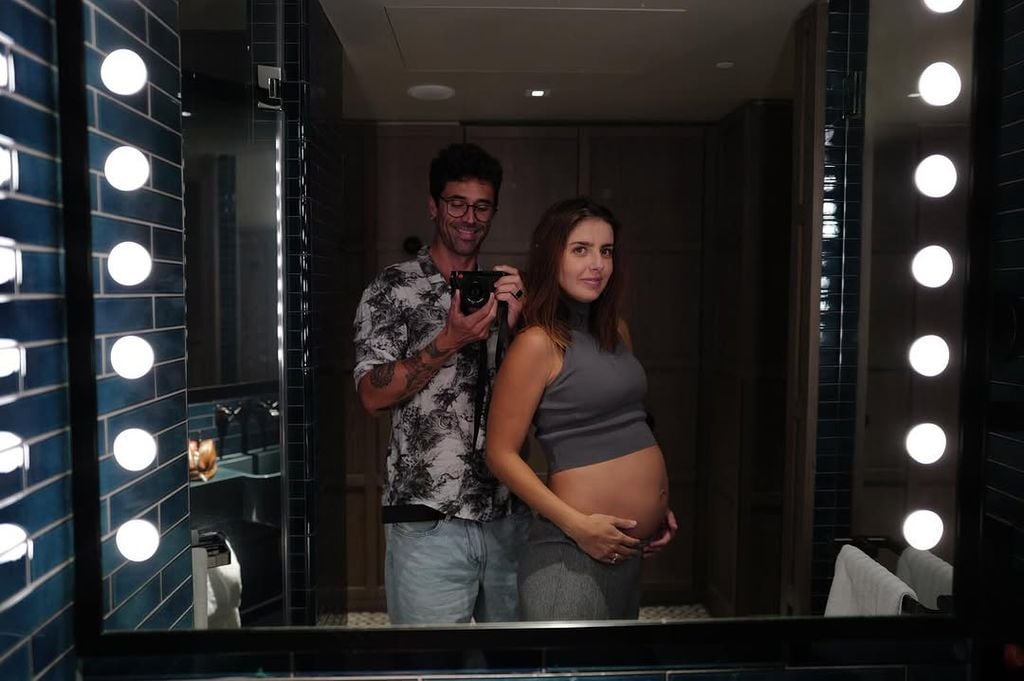 Michelle Renaud y Matías Novoa anuncian que están a la espera de su segundo bebé juntos.