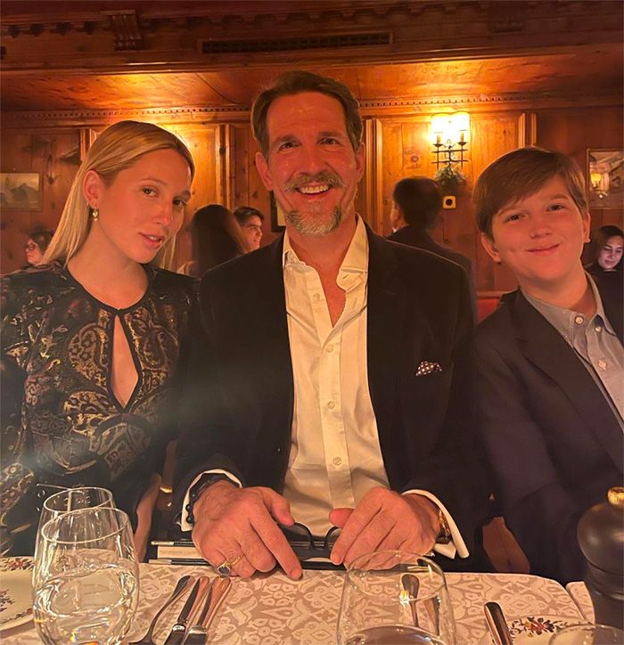 Pablo de Grecia con la mayor y el menor de sus vástagos