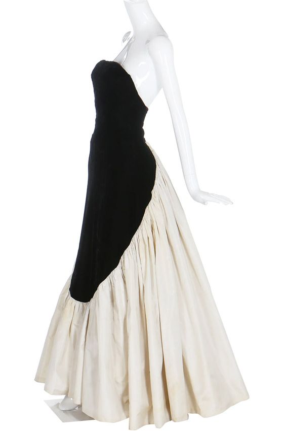 Se subastan por miles de euros los vestidos de gala más espectaculares de la princesa Diana