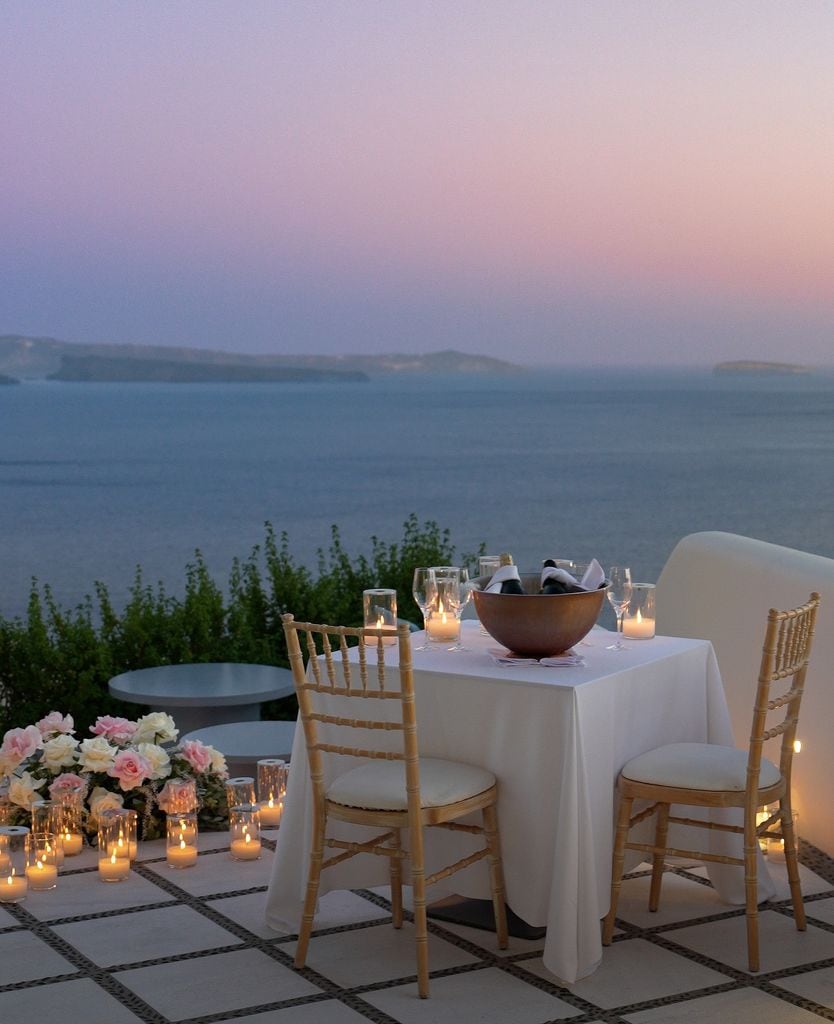 Lady Eliza Spencer se comprometió con su novio en medio de una romántica cena con vistas al Mediterráneo. 