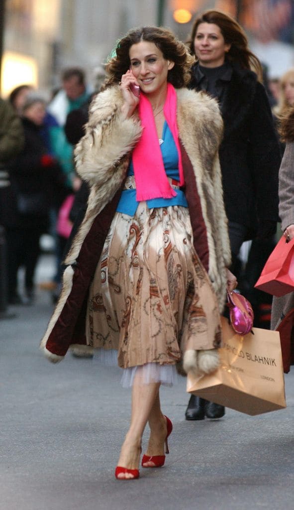Carrie Bradshaw con zapatos de Manolo Blahkin en 'Sexo en Nueva York'