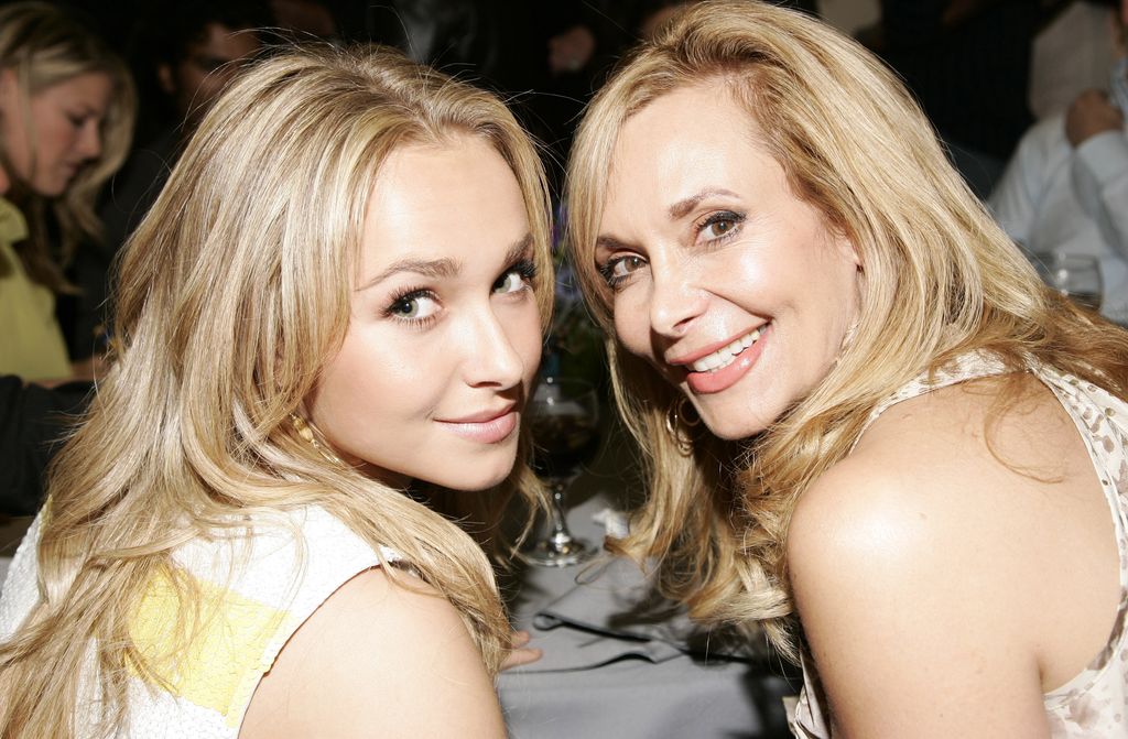 Hayden Panettiere junto a su madre, Lesley Vogel, quien fue también su representante durante buena parte de sus primeros años de carrera