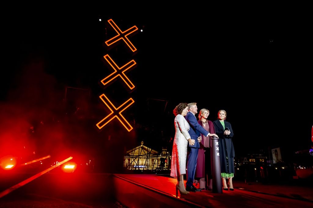 Los reyes Guillermo y Máxima con la princesa Amalia en el 750 aniversario de Ámsterdam