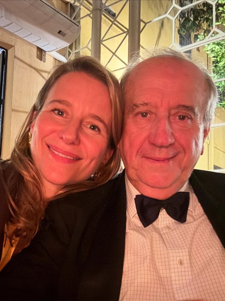 María de León celebra el alta hospitalaria de su padre 