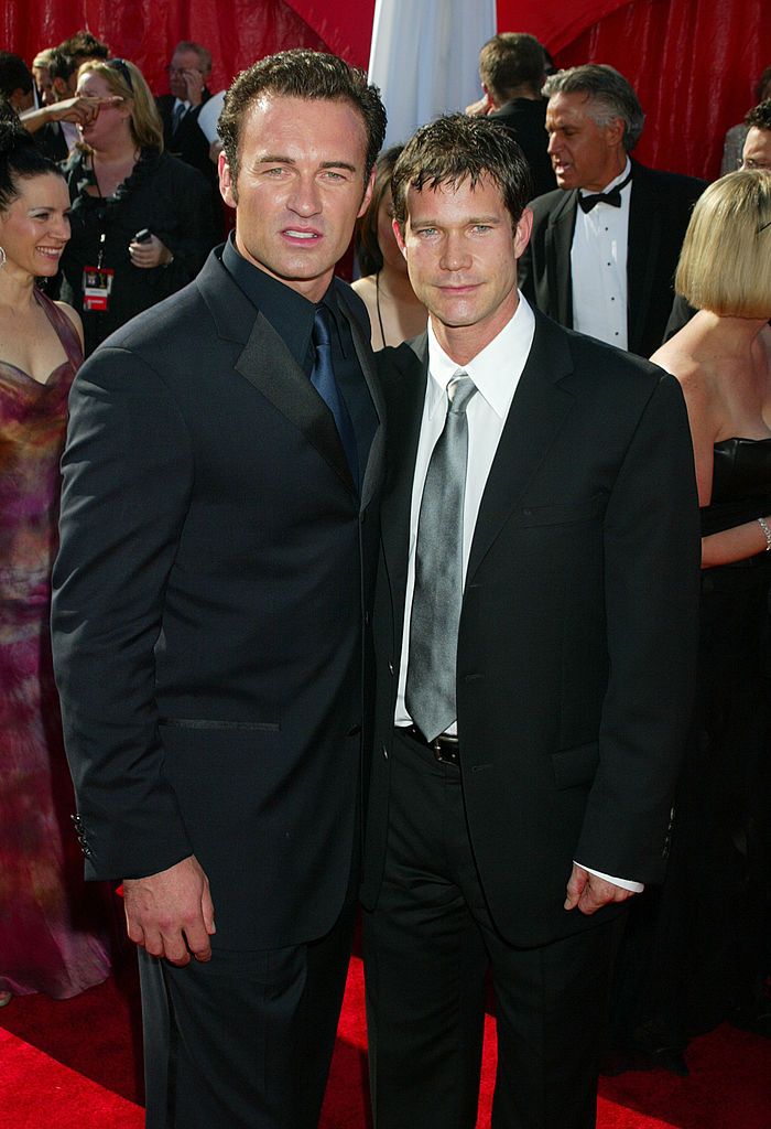 Julian McMahon y Dylan Walsh