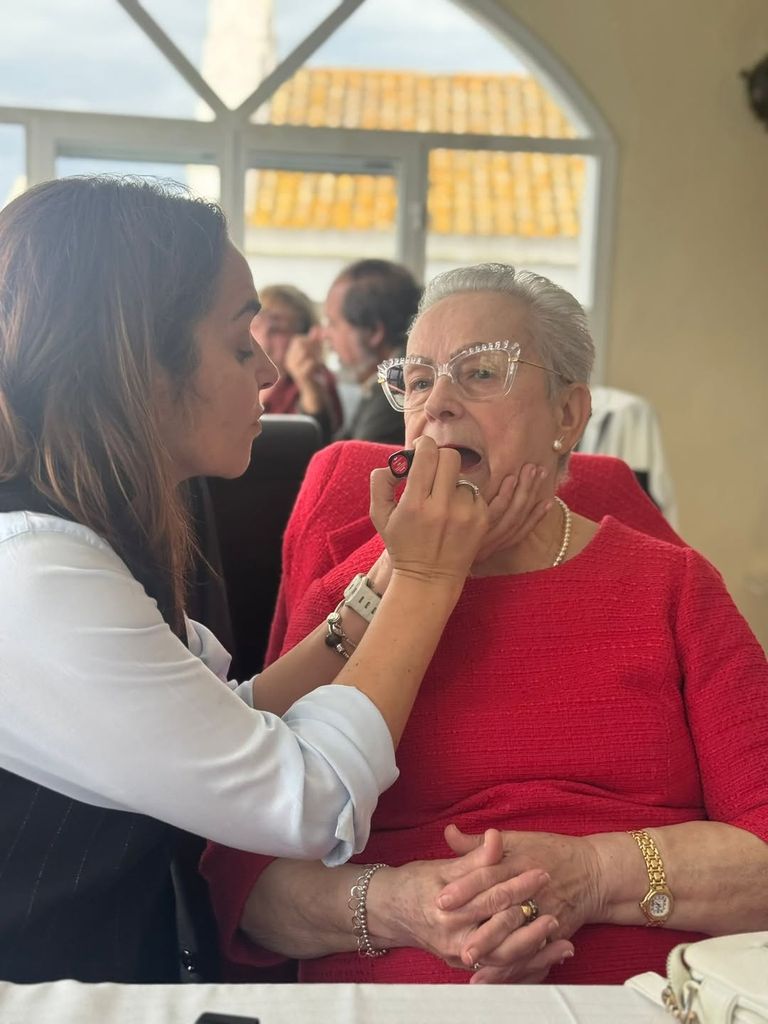 Toñi Moreno, celebrando el cumpleaños de su madre en Sanlúcar de Barrameda