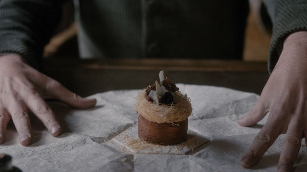 Carêreme perfeccionó el soufflé, introdujo el uso de la manga pastelera para el merengue y creó el vol-au-vent y el croquembouche