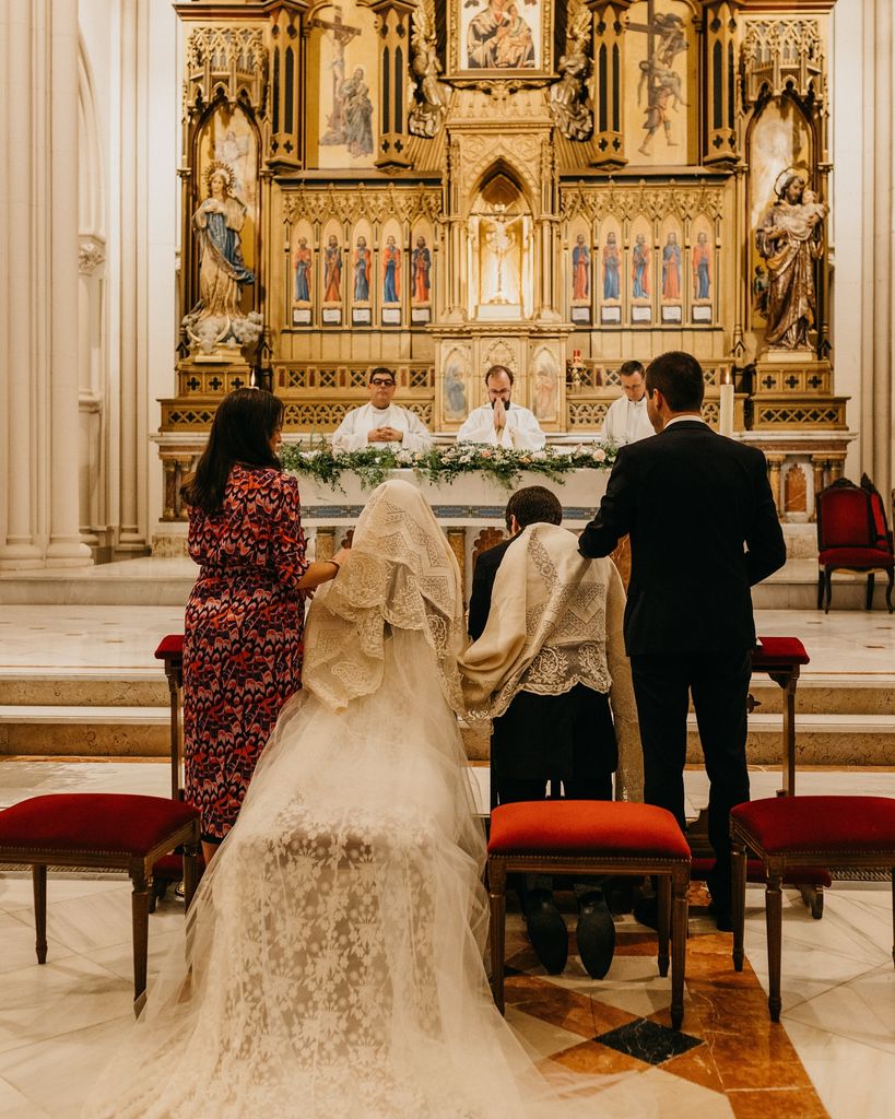 Diferencias en el rito de la velación nupcial bendición de boda manto