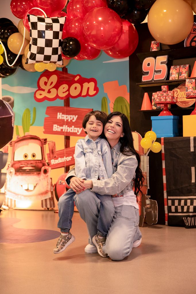 Africa Zavala y su hijo León