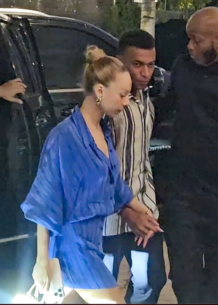 Kylian Mbappé y la actriz Ester Expósito fueron vistos disfrutando de la vida nocturna de Miami.