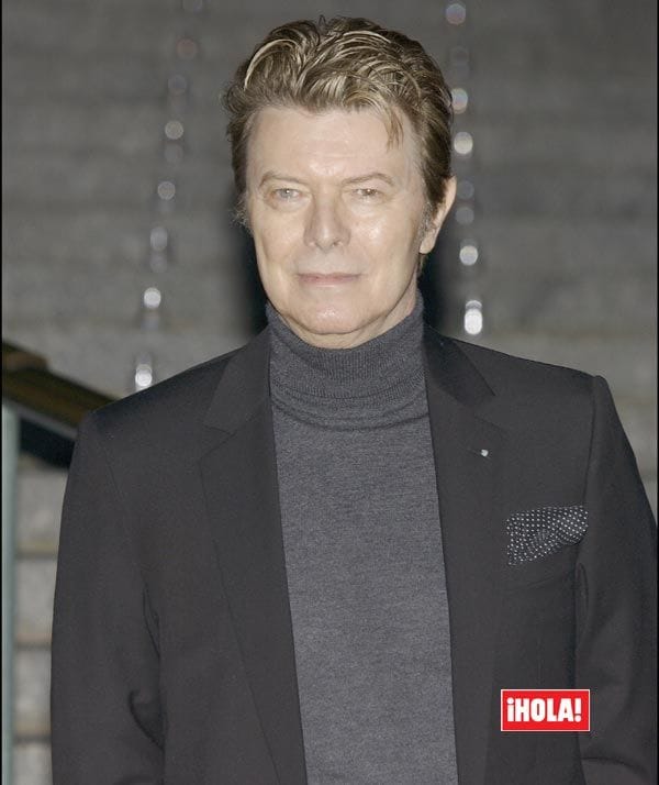 El mundo de la música, el cine y cientos de personas anónimas han mostrado su tristeza en las redes sociales por la repentina e inesperada muerte de David Bowie
