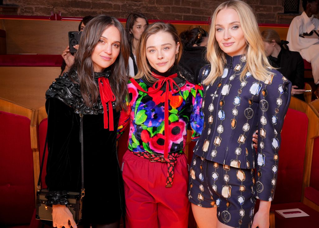Reaparece Chlöe Grace Moretz, la ex de Brooklyn Beckham que se casó con un vestido azul de Louis Vuitton