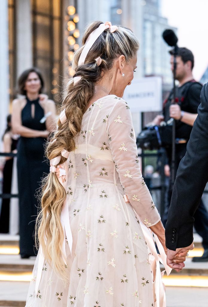 Sarah Jessica Parker apostó por un peinado con personalidad y carácter.