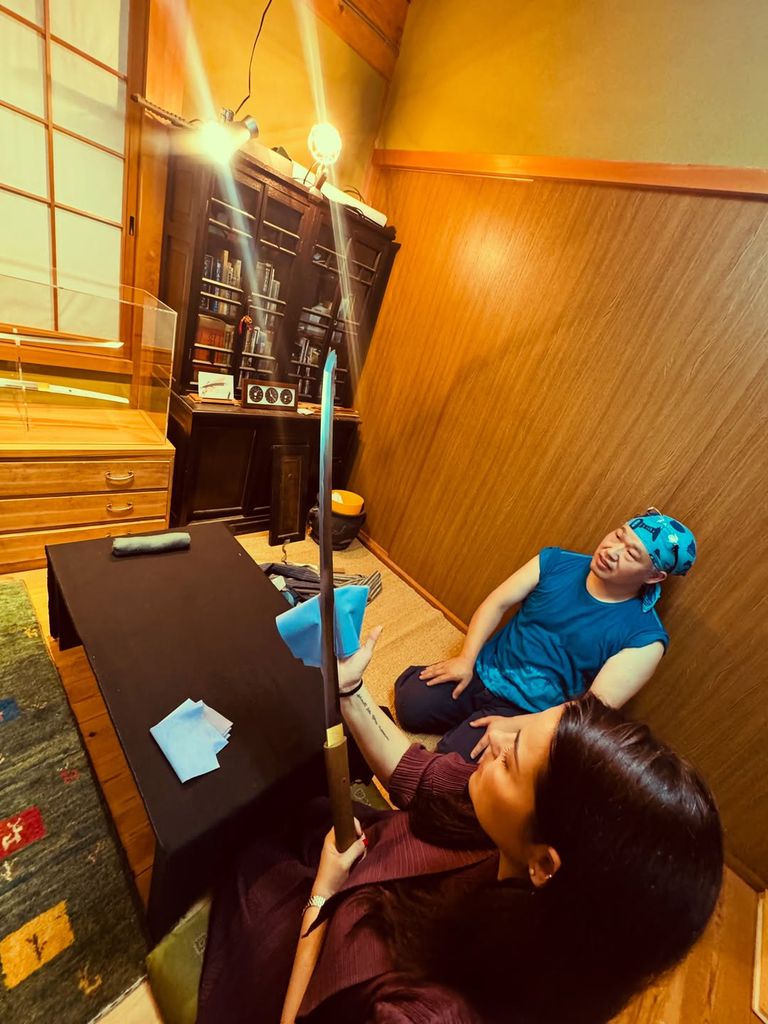 Maite se mostró fascinada con la cultura local en su visita a Japón.