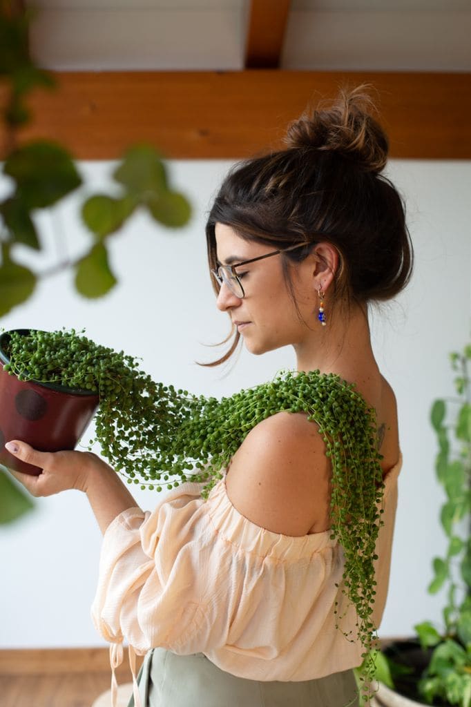 Clara Redondo (@plantitiscronica), autora de Hogar, verde hogar
