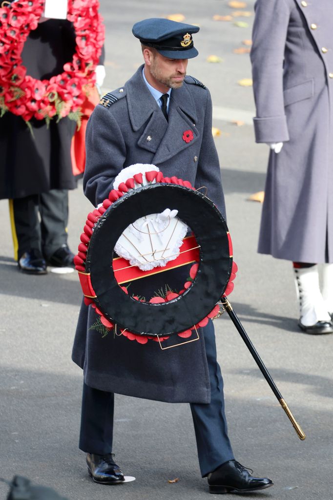 El príncipe Guillermo, junto a su corona de amapolas