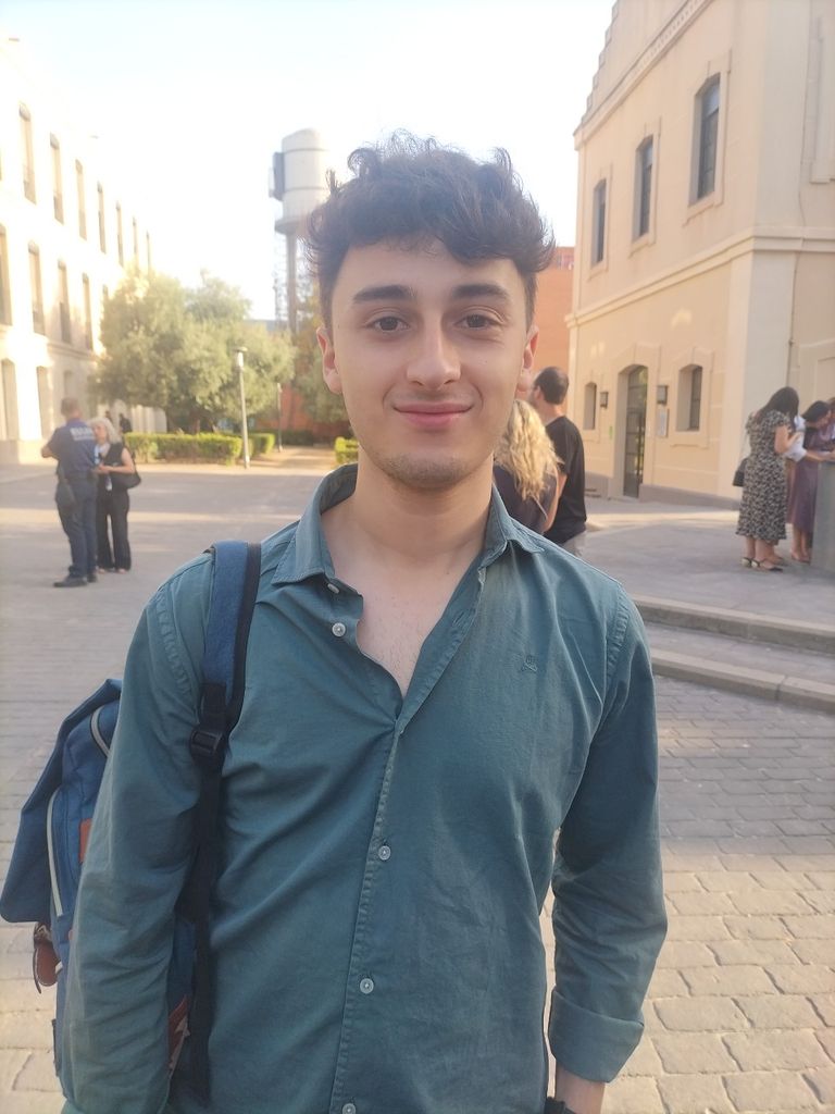 Hugo Pérez estudiante de derecho y ciencias políticas de 5°