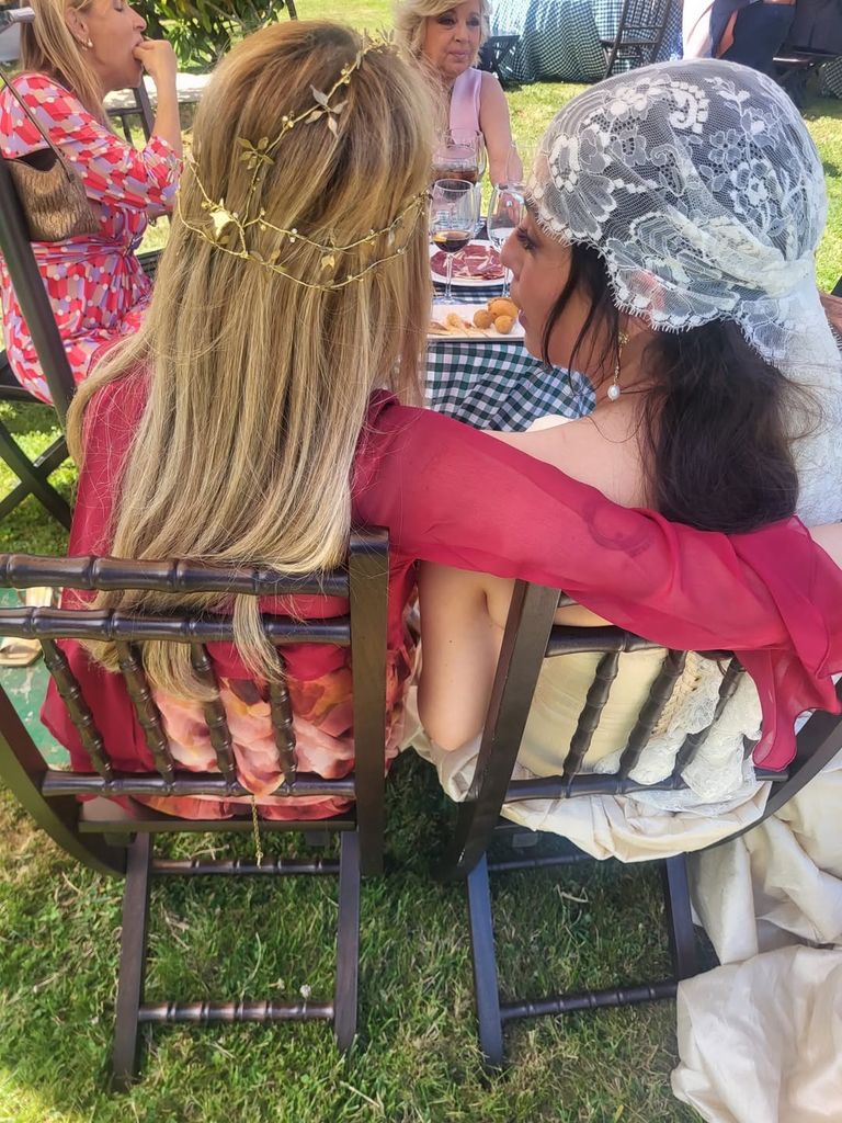 Alejandra junto a su gran amiga