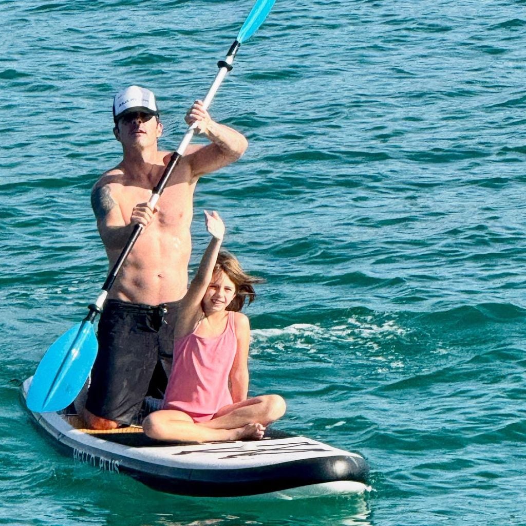 Muaricio Ochmann con Kailani