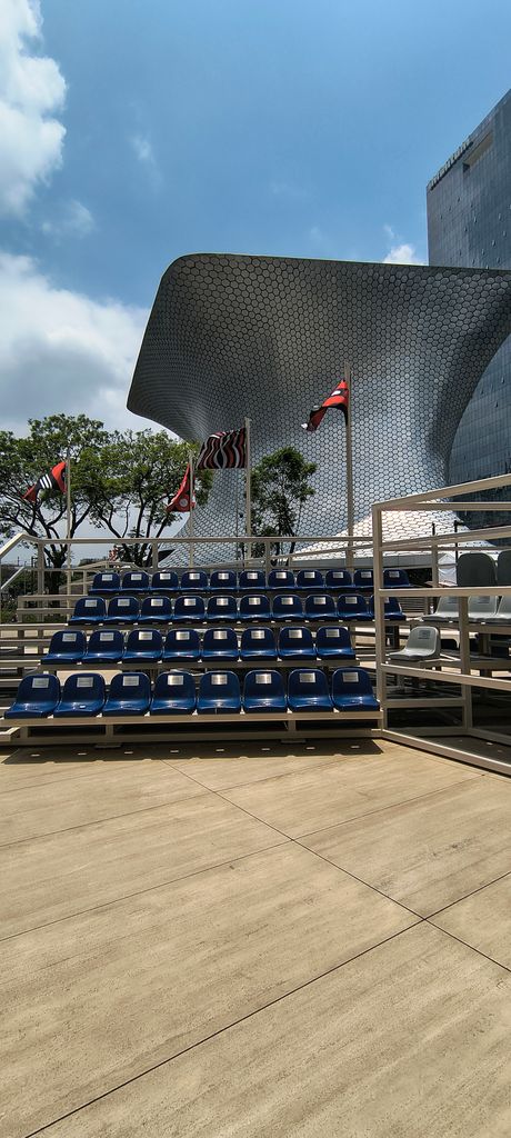 La explanada del Museo Jumex está lista para la fiesta futbolera