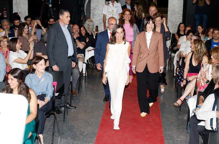 La reina Letizia preside la final nacional de monólogos 'Solo de Ciencia'