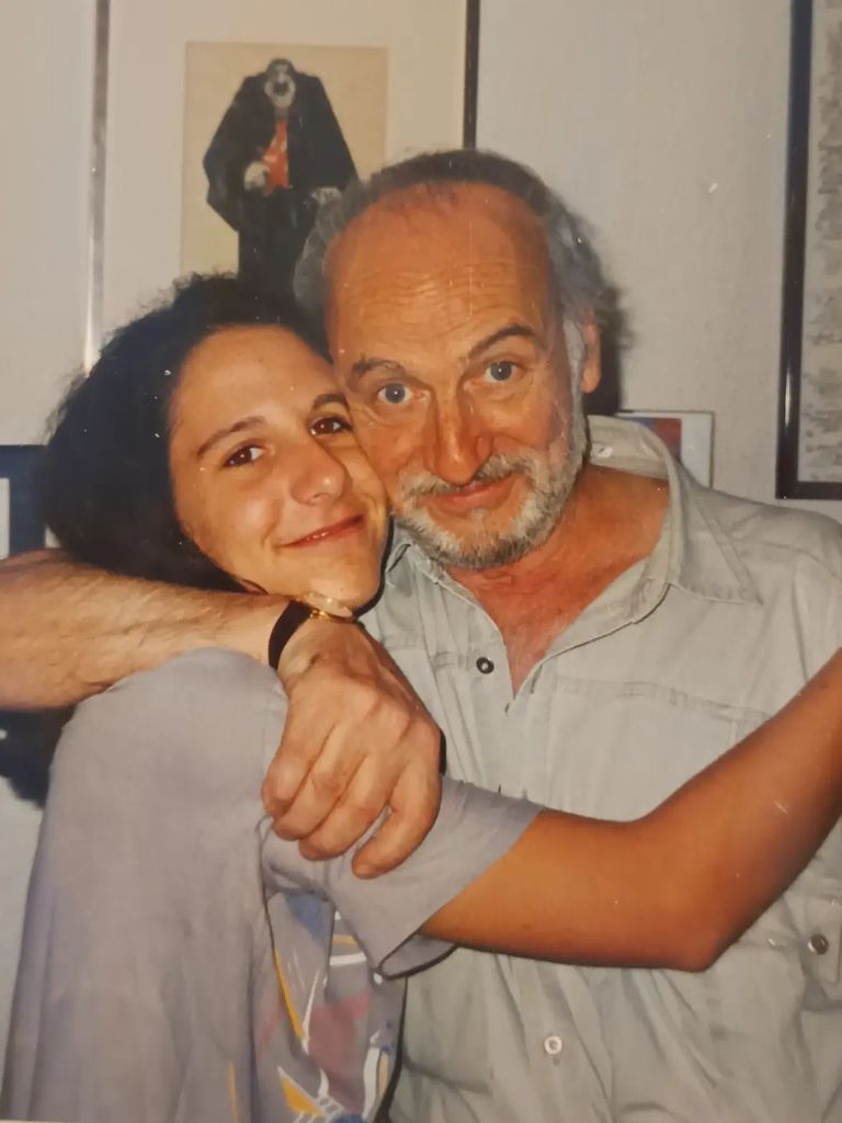 Malena Alterio recuerda a su padre, Héctor Alterio, en el que habría sido su 97.º cumpleaños: "Feliz cumpleaños, papi, te extrañamos cada día más".