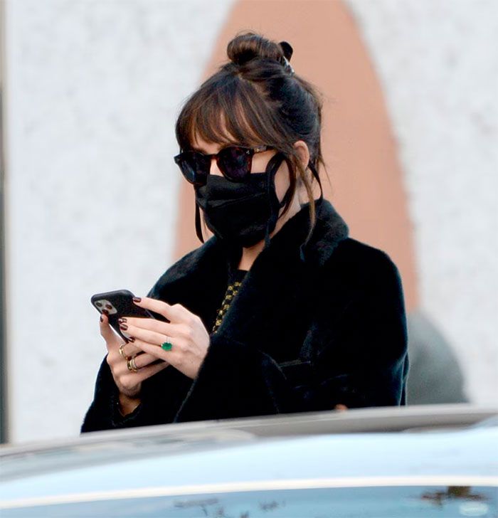 Dakota Johnson y su anillo de compromiso