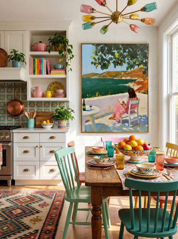 Cocina decorada con una obra de arte
