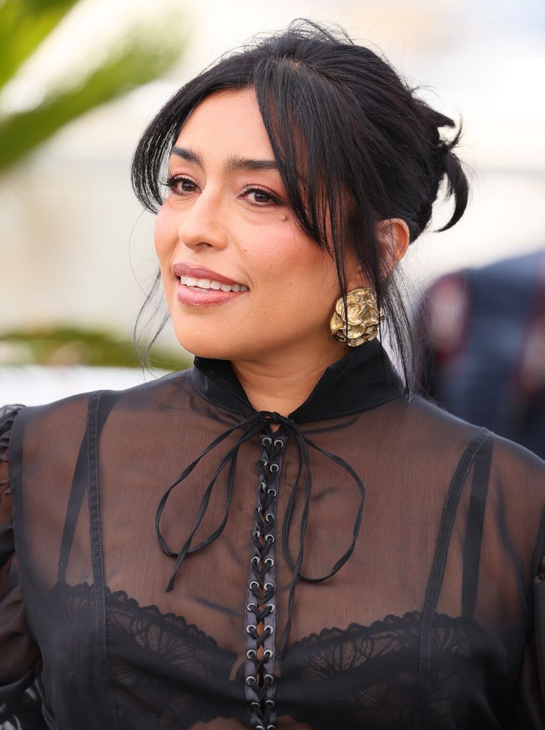 Las mejillas rosadas de Adriana Paz fueron las grandes protagonistas de su beauty look en Cannes. 